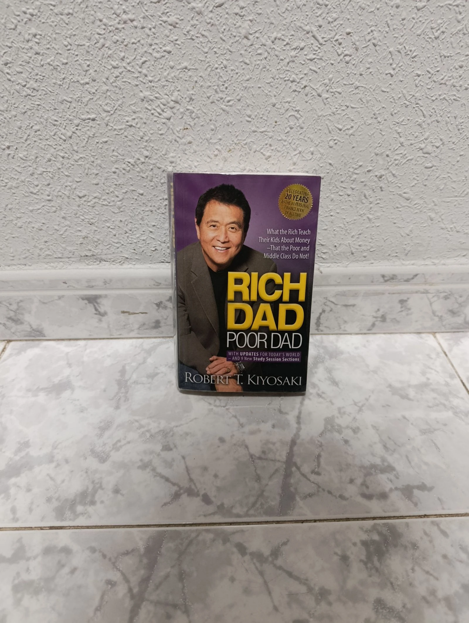 | Rich Dad Poor Dad | Robert Kiyosaki | Edición 20 Aniversario | Libro Finanzas Personales | Inglés | En perfecto estado |